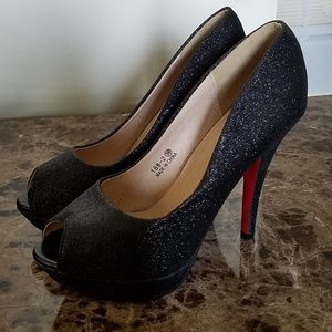 Brandnew black shoes